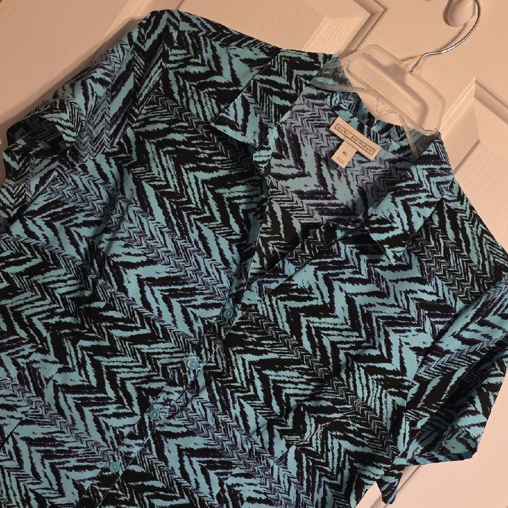 Dana Buchman Blue and Black Patterned Blouse T086
